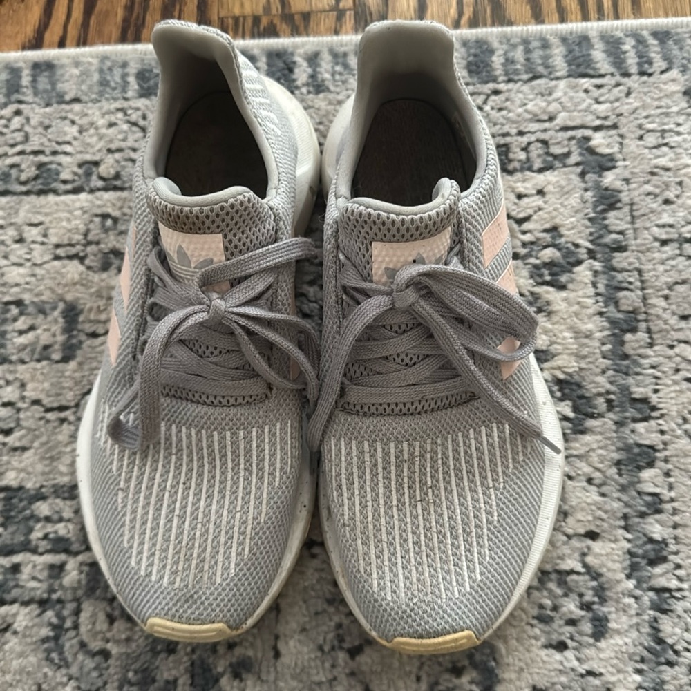 Adidas Swift Sneaker